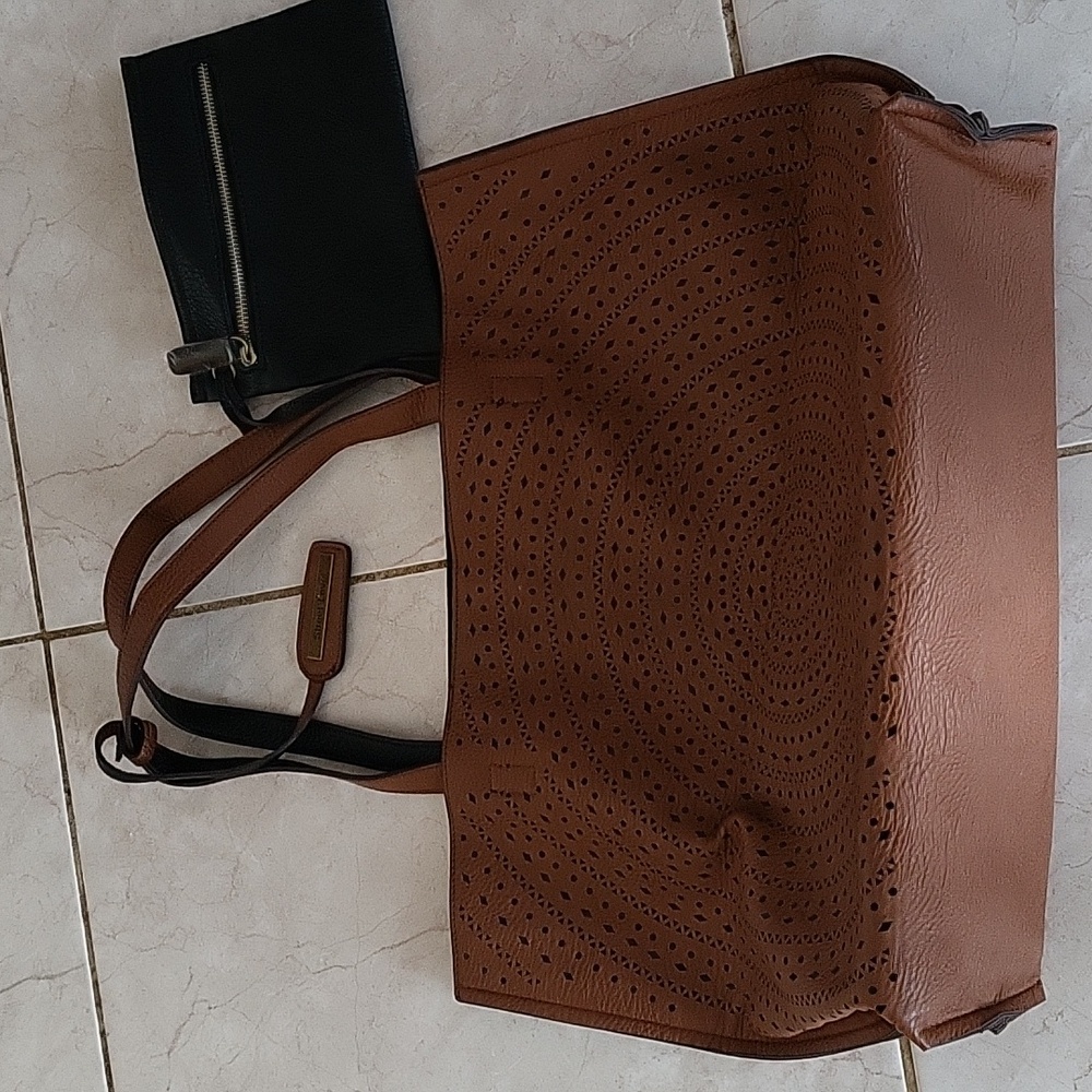 Street Level Tote with zippered pouch